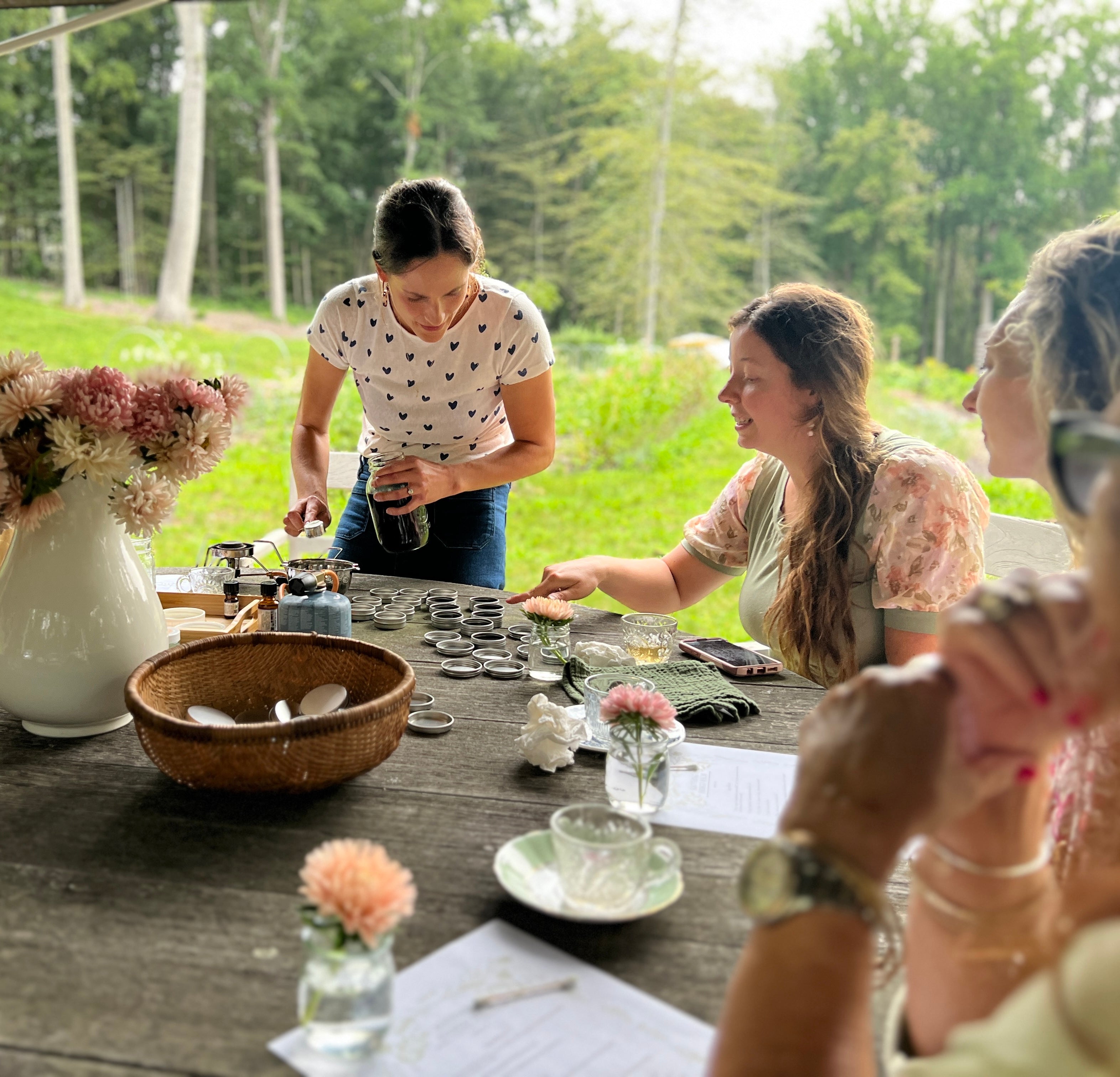 FLORA AND GLOW: Craft seasonal farm-to-face skincare 7/3
